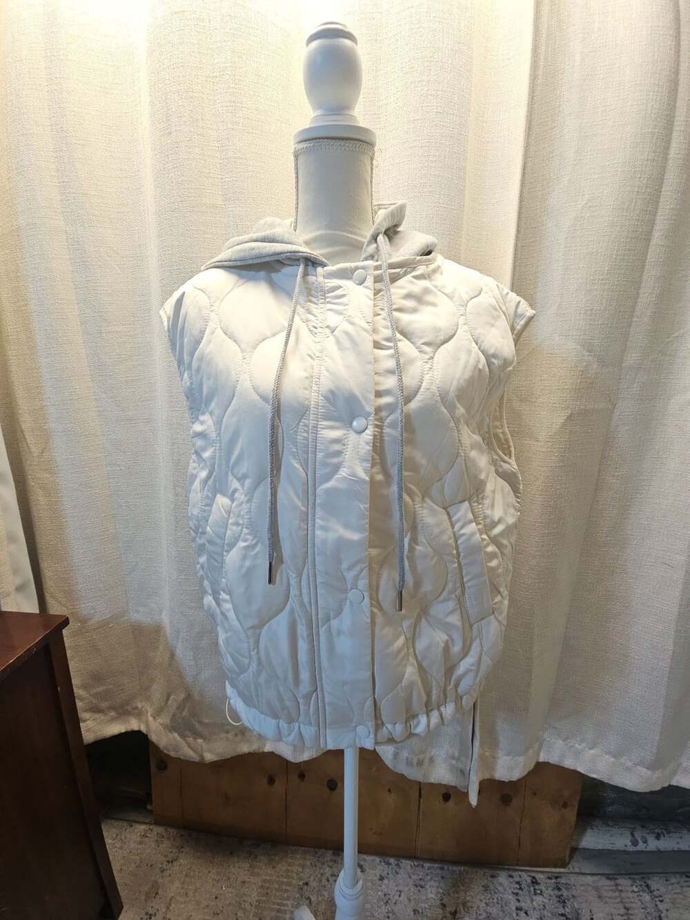 LOVE TREE Quilted Vest With Grey Hood Medium White